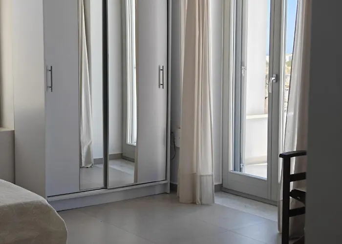 Sarakiniko Nea Cryssi Akti